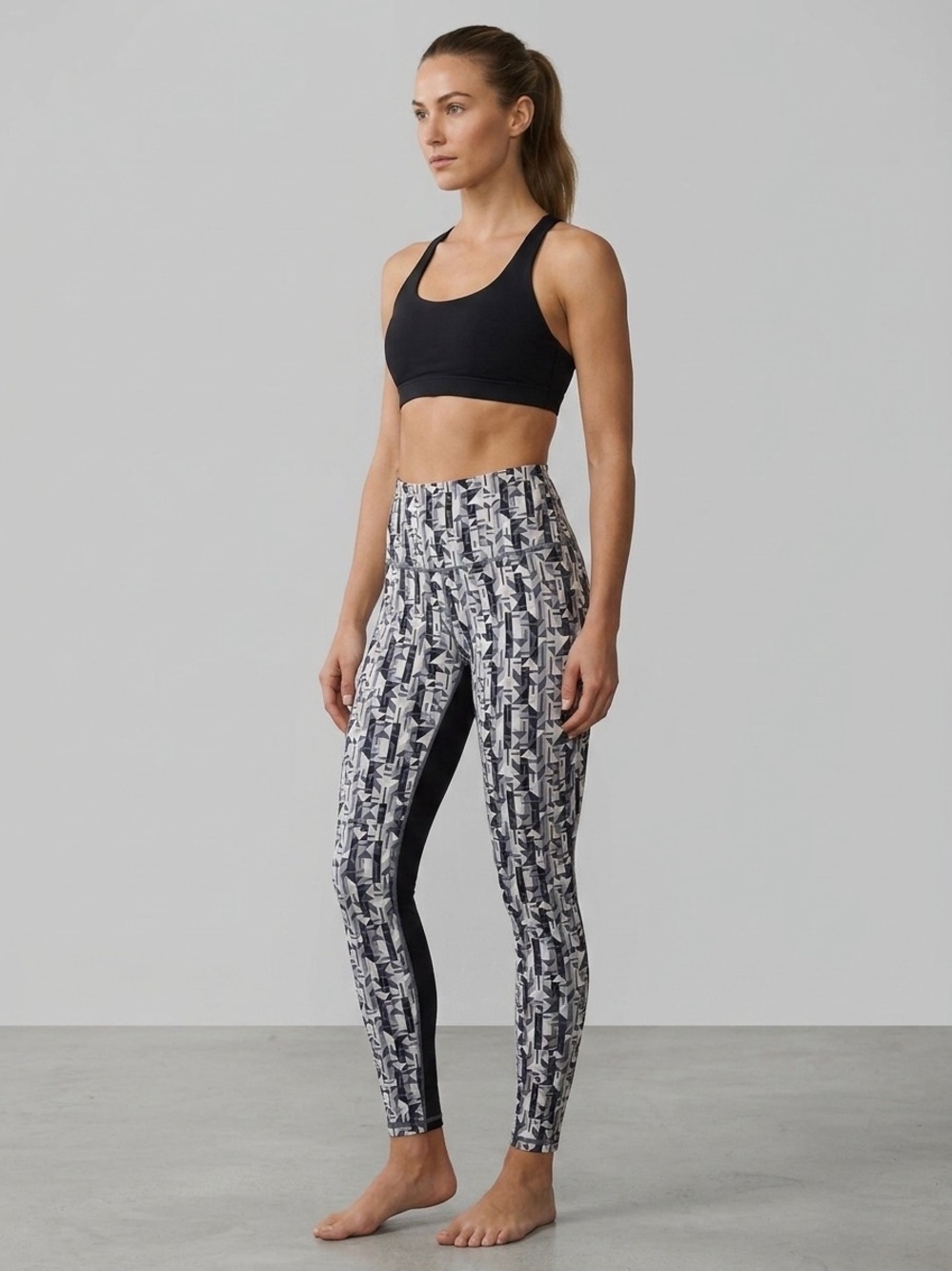 NWOT VICTORIA’S SECRET Black & White Printed Leggings